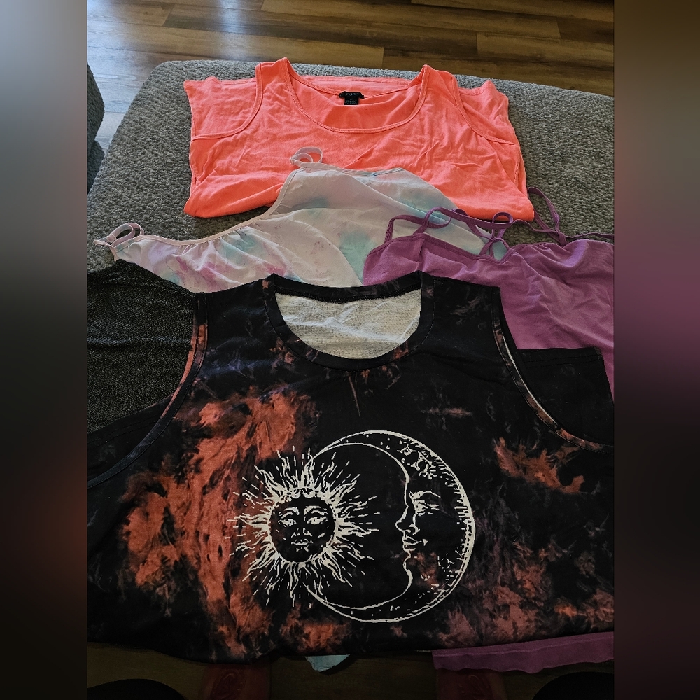 🌞Lot Of 6 Tank Tops